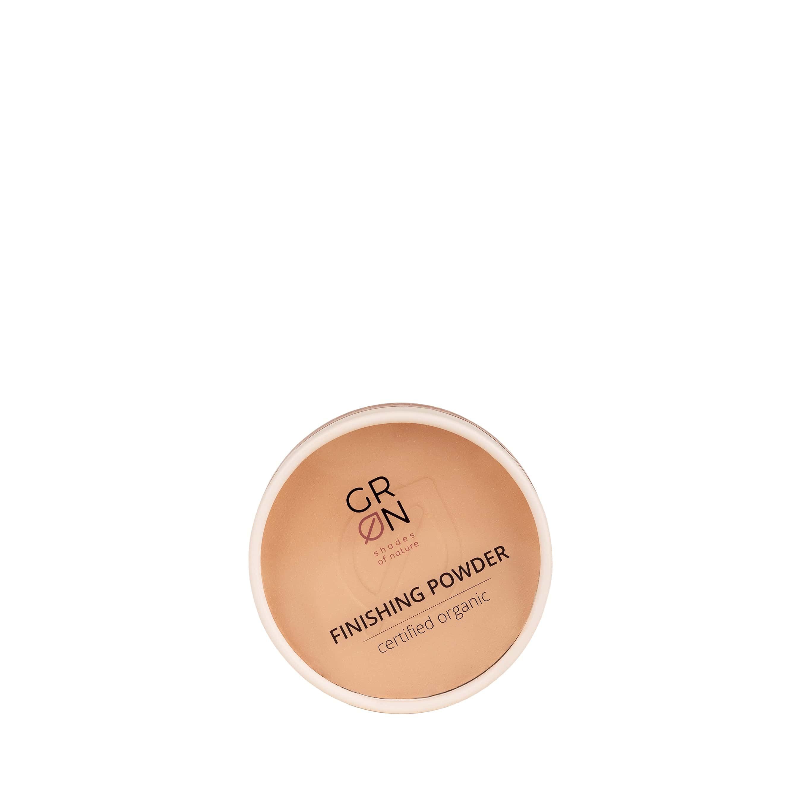 Runder Behälter mit Deckel. Aufschrift: GRÜN, Finishing Powder, certified organic. Beige Puder sichtbar.