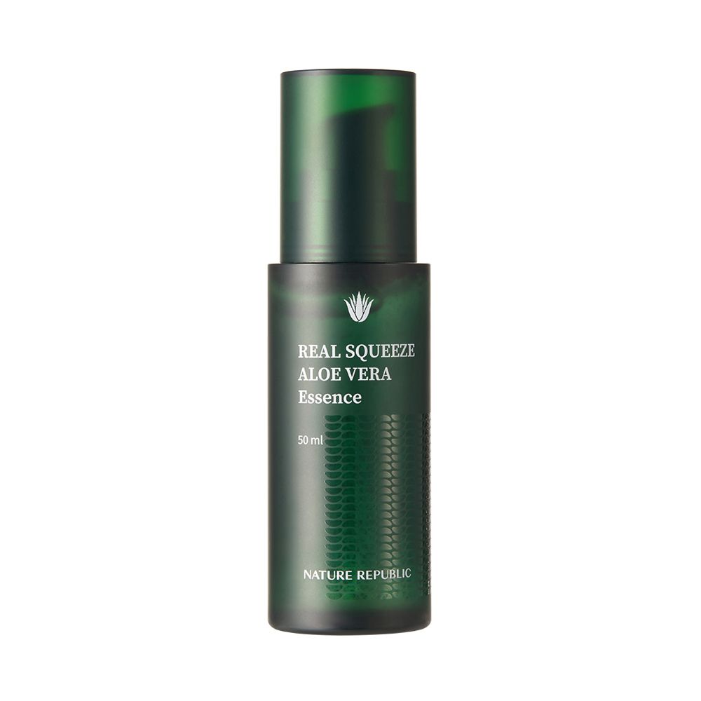 Grüne Flasche mit Aufschrift "REAL SQUEEZE ALOE VERA Essence" und "NATURE REPUBLIC".