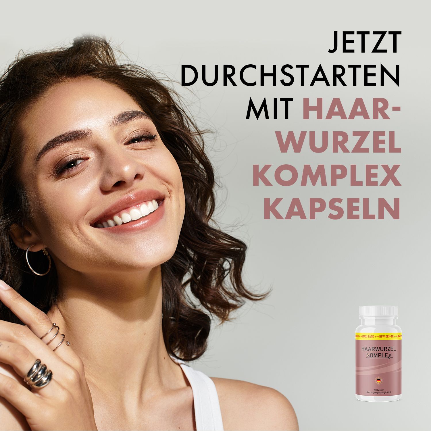 Lächelnde Frau mit einer kleinen Flasche Haarwurzel Komplex Kapseln. Text: Jetzt durchstarten mit Haarwurzel Komplex Kapseln.
