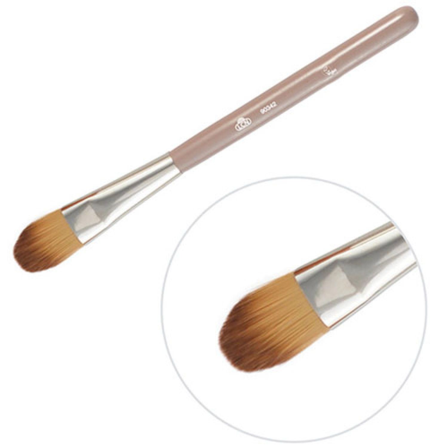 Make-up Pinsel mit braunen Borsten, silberner Zwinge und beigem Griff. Vergrößerte Ansicht der Borsten.