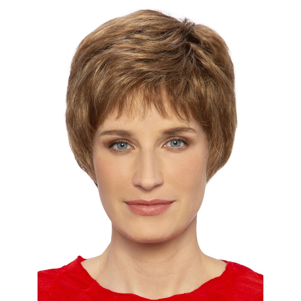 Kurzhaarperücke, braun-blond, mit Pony. Frontalansicht einer Frau.