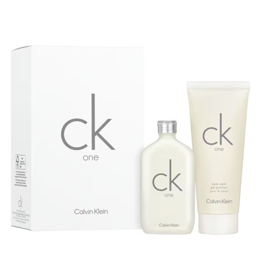 Geschenkset CK One. Enthält Flakon, Duschgel und Verpackung. Weiß mit Logo und Schriftzug. Calvin Klein.