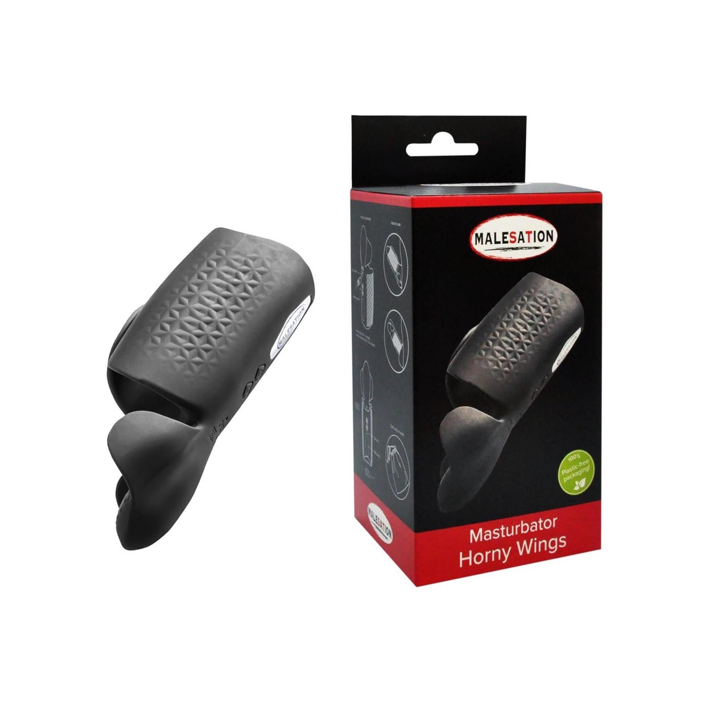 Schwarzer Masturbator 'Horny Wings' neben Verpackung. Verpackung mit Logo und Produktname. Produkt mit Flügelform.