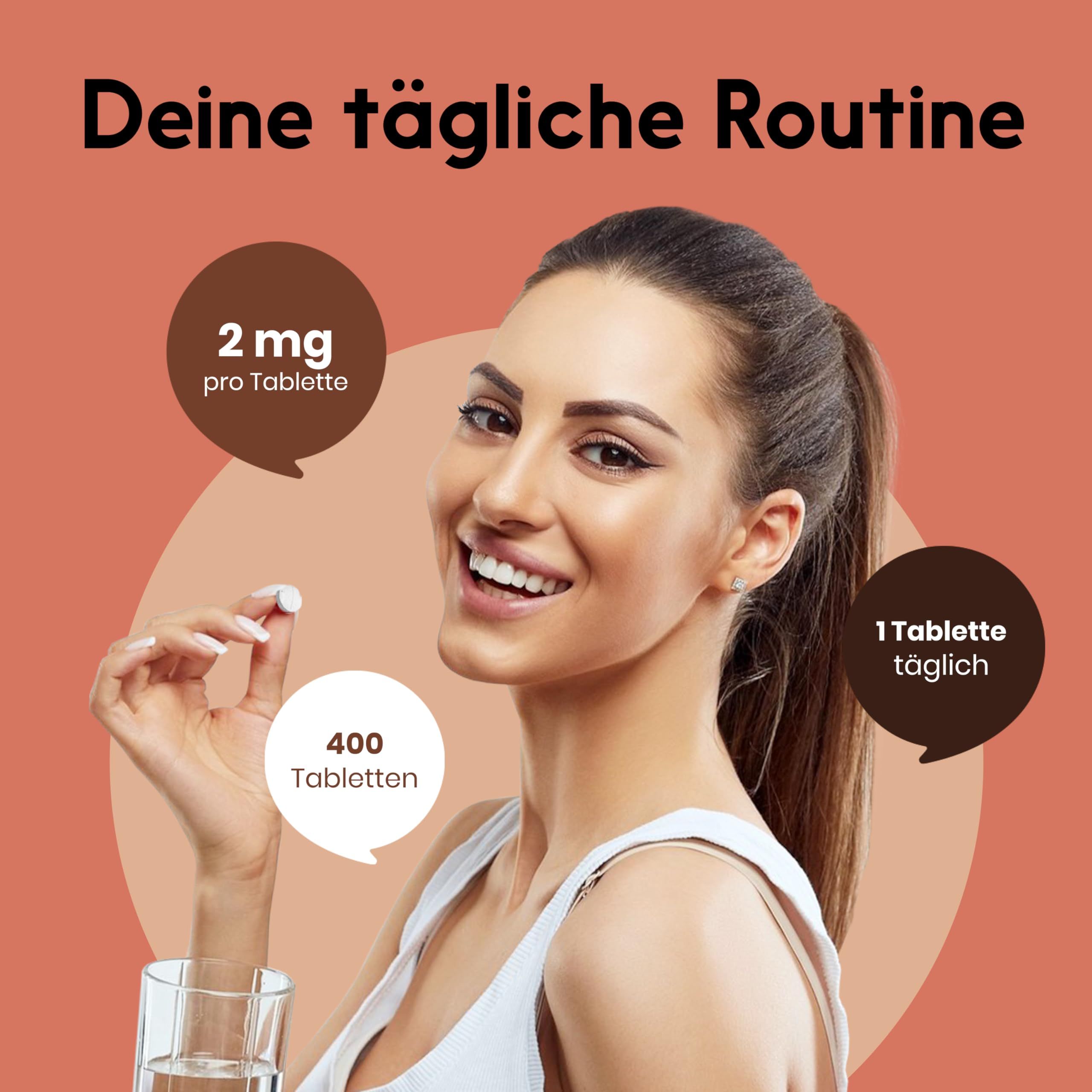 Frau hält Tablette und Glas Wasser. Sprechblasen: 2 mg pro Tablette, 400 Tabletten, 1 Tablette täglich. Text: Deine tägliche Routine.