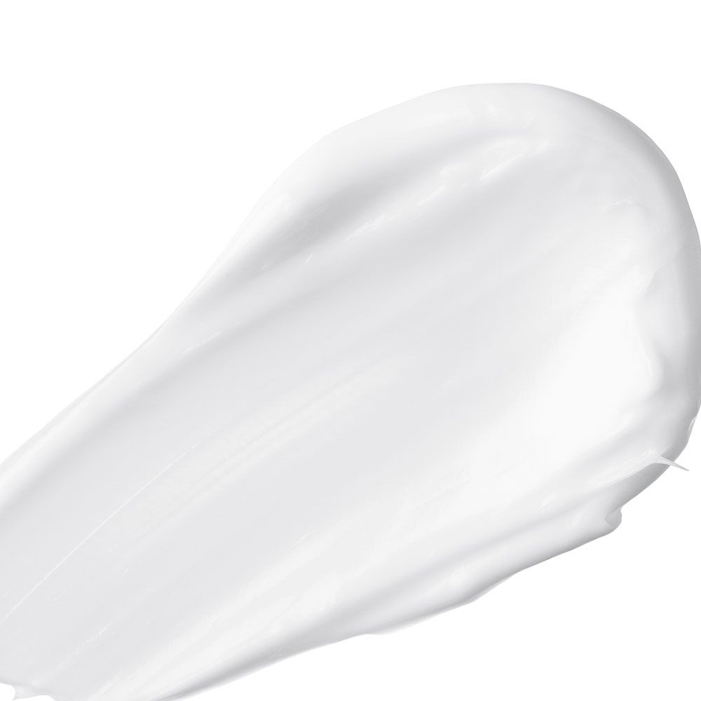 Weißer Creme-Strich auf weißem Hintergrund. Textur der Creme sichtbar.