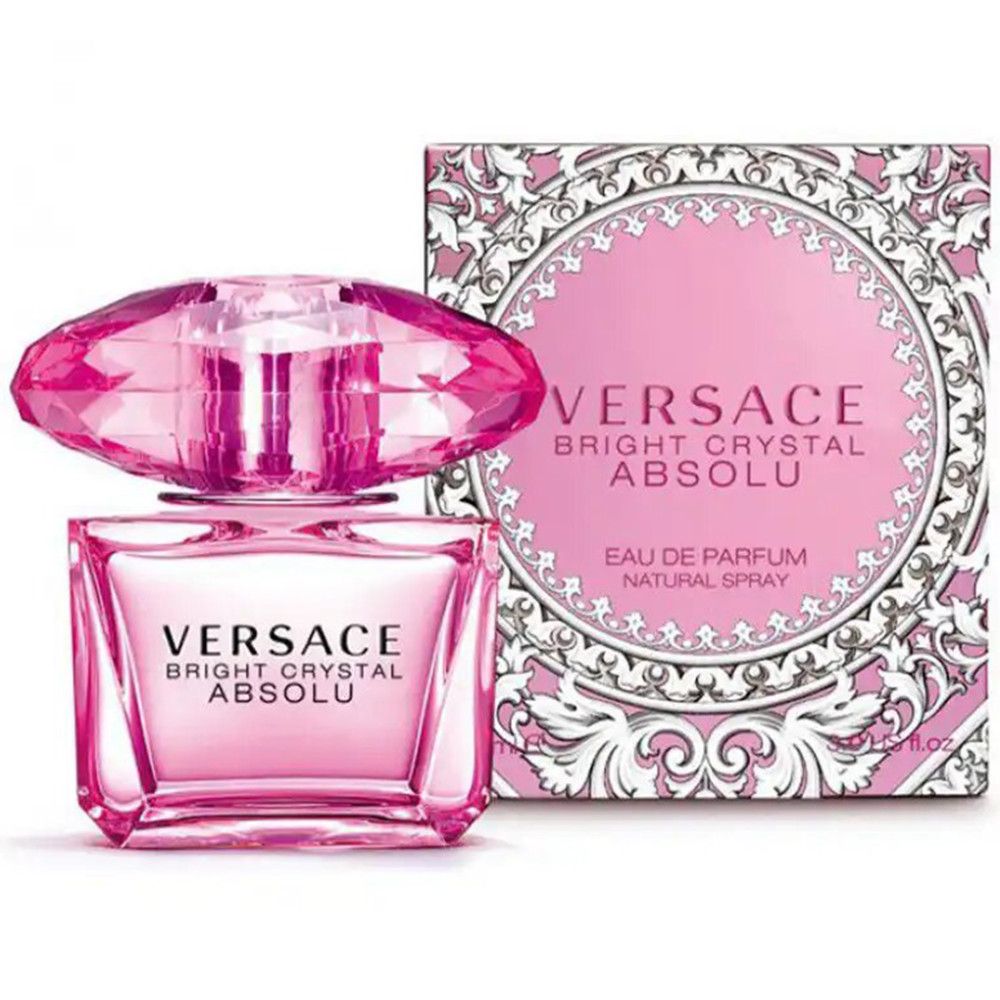 Rosa Parfumflasche mit Deckel in Kristallform und Verpackung. Aufschrift: Versace Bright Crystal Absolu.