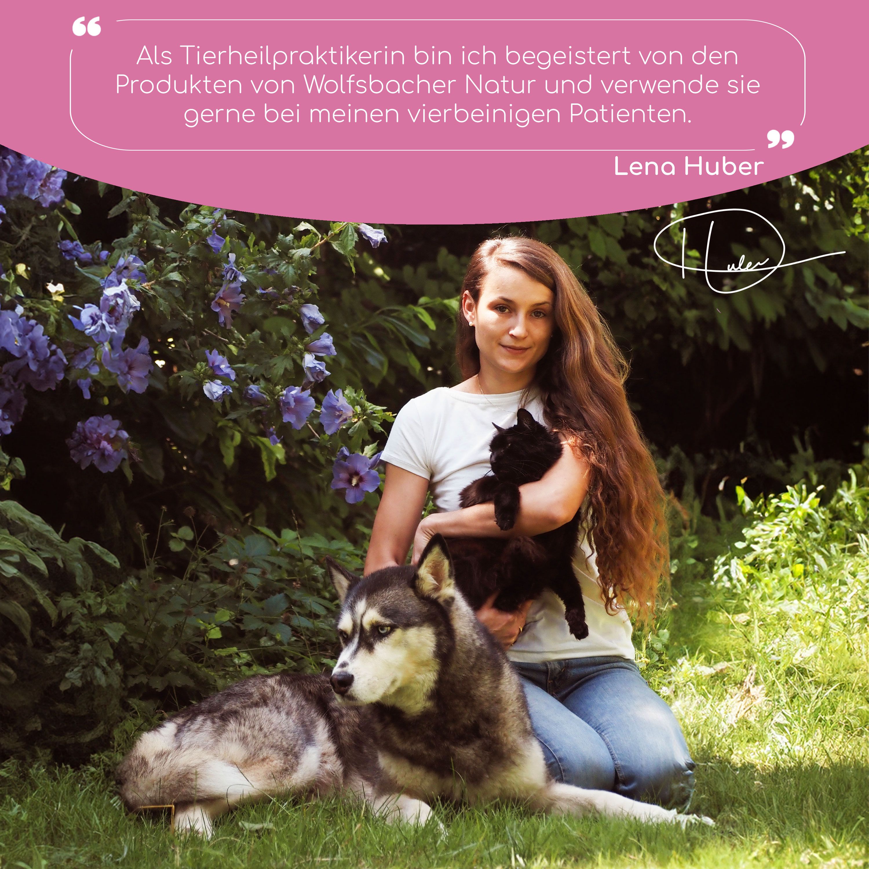 Frau mit Hund und Katze im Garten. Zitat: Als Tierheilpraktikerin bin ich begeistert von den Produkten von Wolfsbacher Natur.