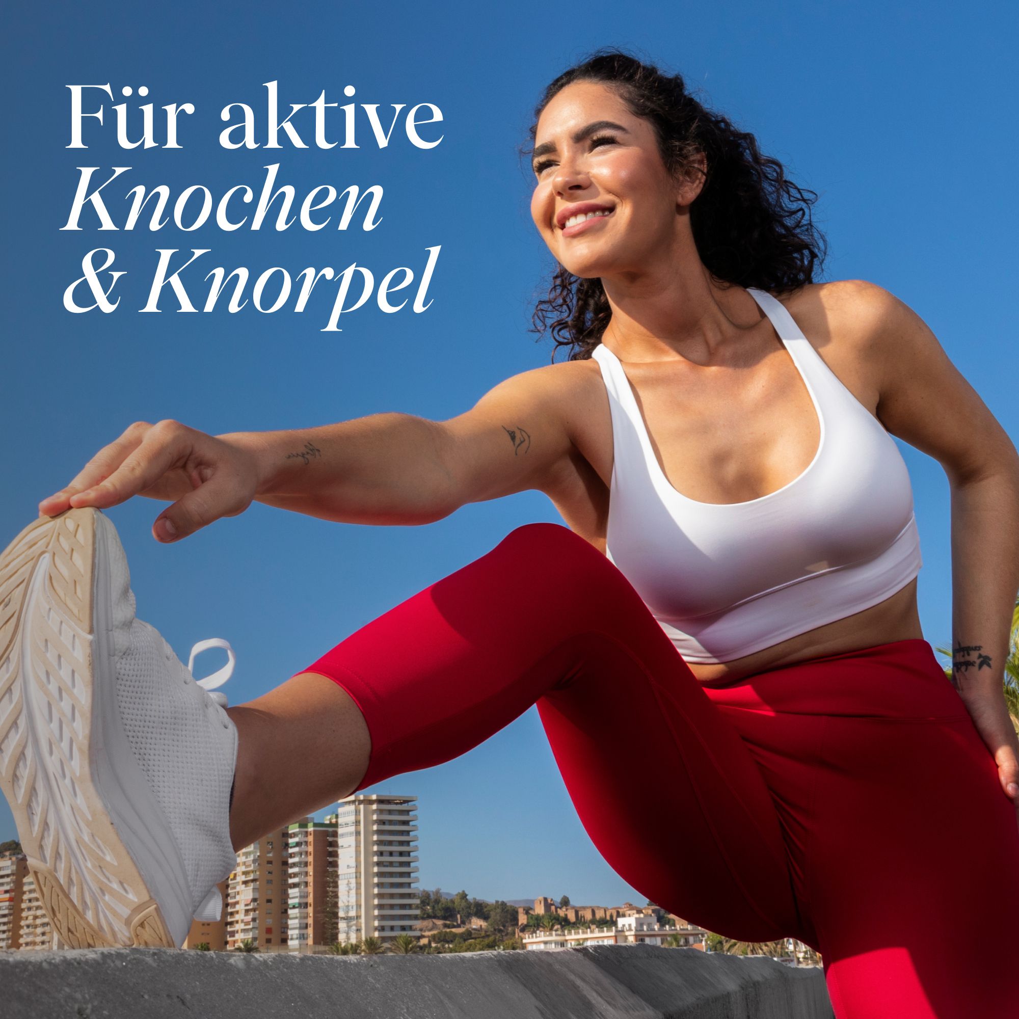 Frau in Sportkleidung dehnt sich. Text: Für aktive Knochen & Knorpel.