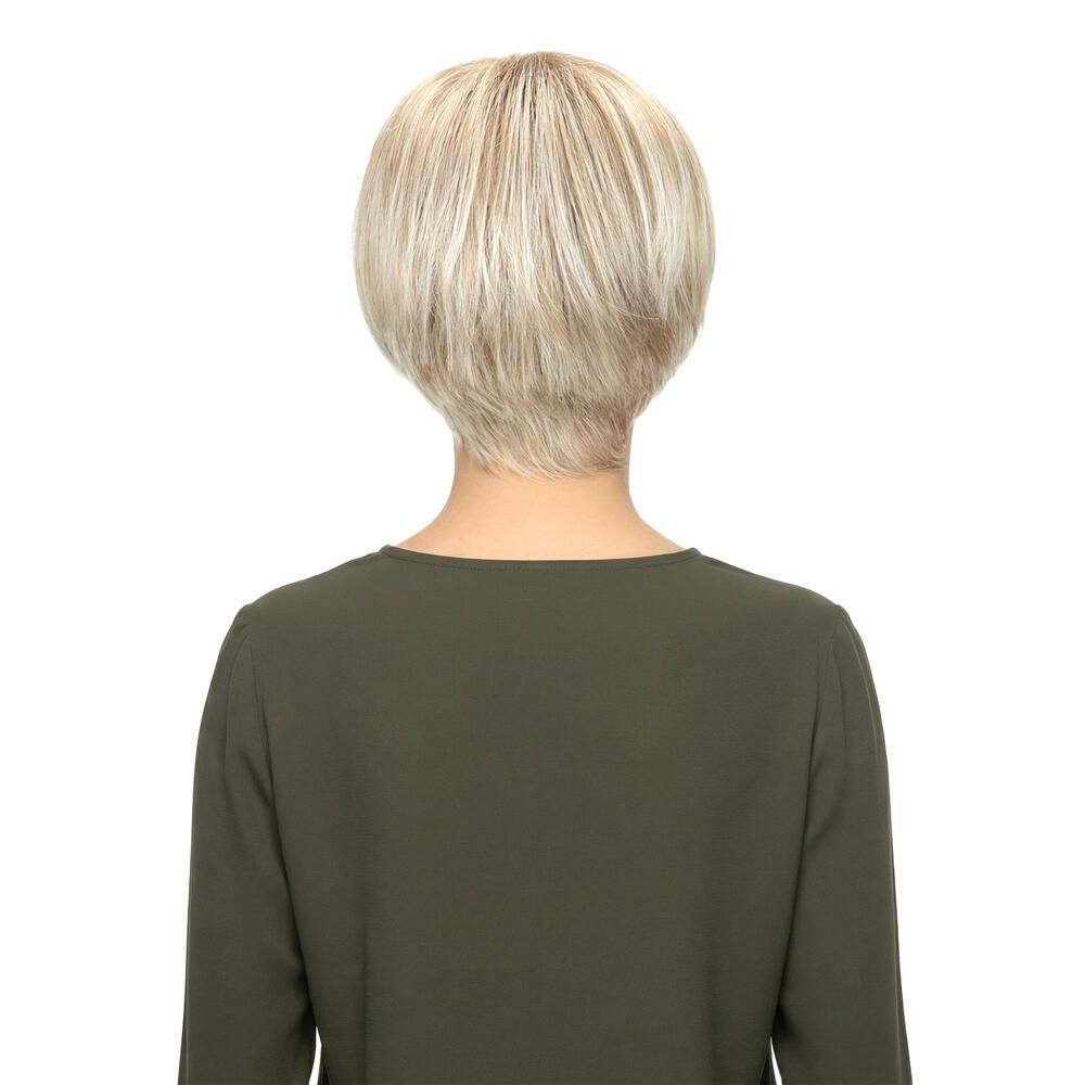 Blond gefärbte Perücke mit kurzem, gewelltem Schnitt. Rückansicht einer Frau mit grünem Oberteil.
