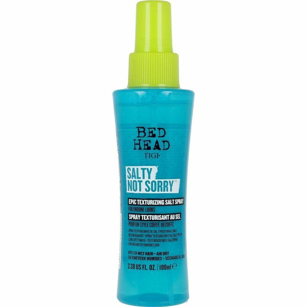 Türkisblaue Sprühflasche mit grünem Sprühkopf. Aufschrift: Bed Head Tigi Salty Not Sorry Epic Texturizing Salt Spray.