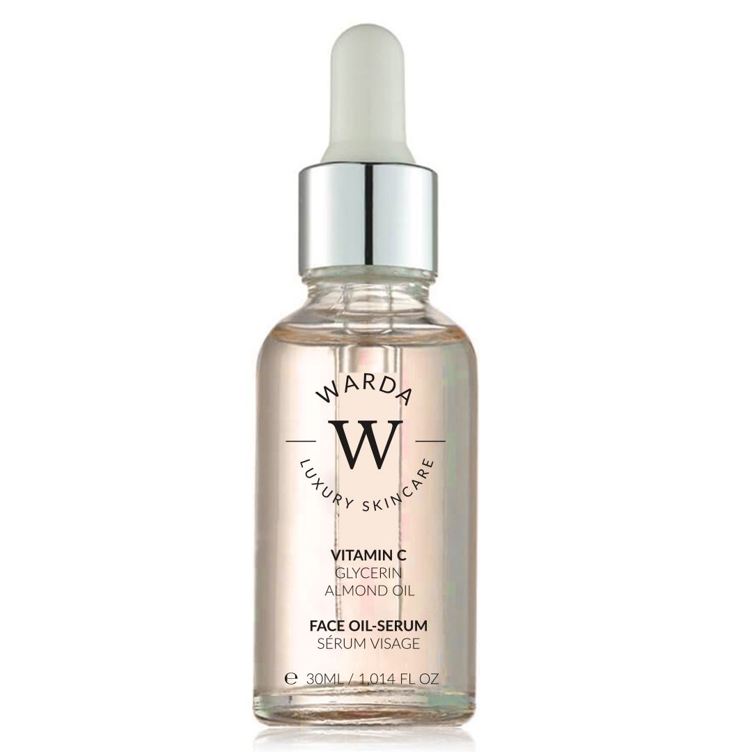 Glasflasche mit Serum. Aufschrift: Vitamin C Skin Glow Boost Oil-Serum. Enthält Glycerin und Mandelöl. Mit Pipette.