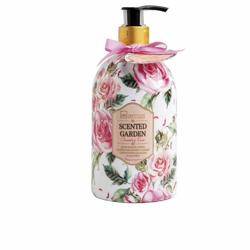 Körperlotion mit Rosenmuster und Dosierpumpe. Aufschrift: Scented Garden. Rosa Schleife am Hals.
