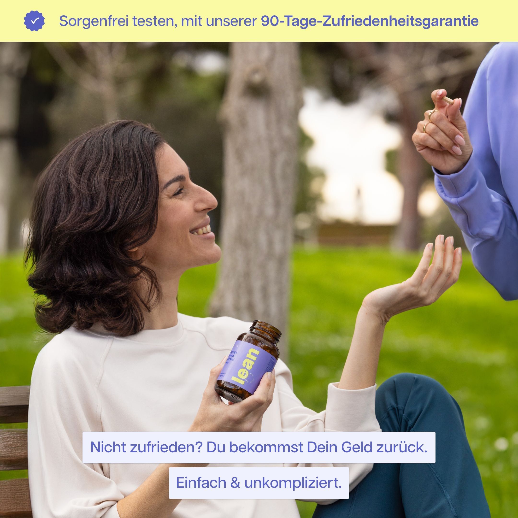 Frau hält eine Flasche lean. Text: Nicht zufrieden? Geld zurück. Einfach & unkompliziert.