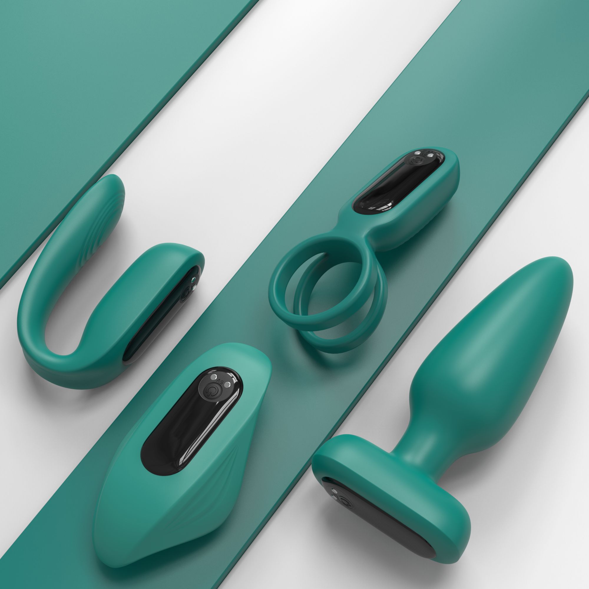 Vier grüne Produkte: Ring, gebogene Form, U-Form und Kegel. Auf weißem Hintergrund.