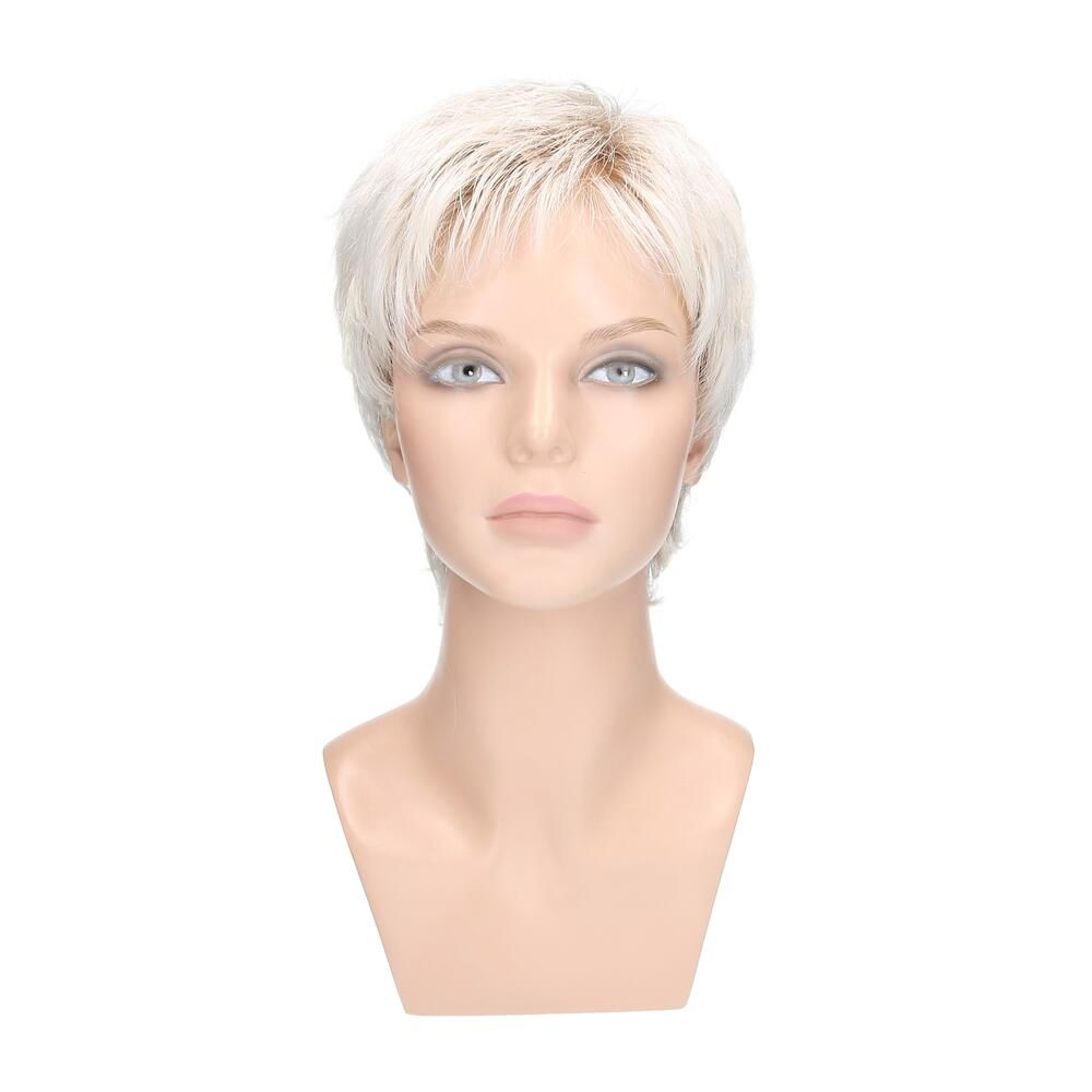 Perücke Lynn von trendhair in Weißer Sand, dunkler Ansatz. Kurze, blonde Kunsthaarperücke auf einem Schaufensterkopf.