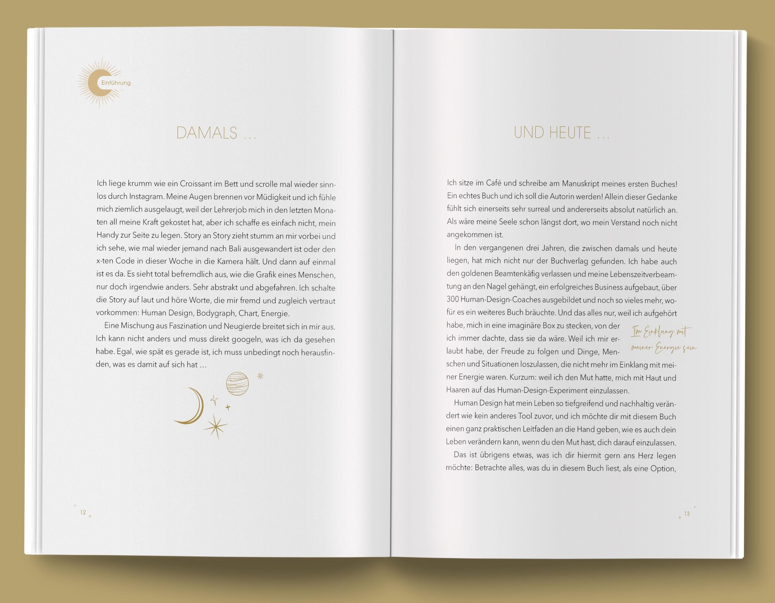 Buchdoppelseite mit Text. Überschrift: DAMALS und UND HEUTE. Goldene Dekoration. Text in deutscher Sprache. Mond- und Stern-Illustrationen.