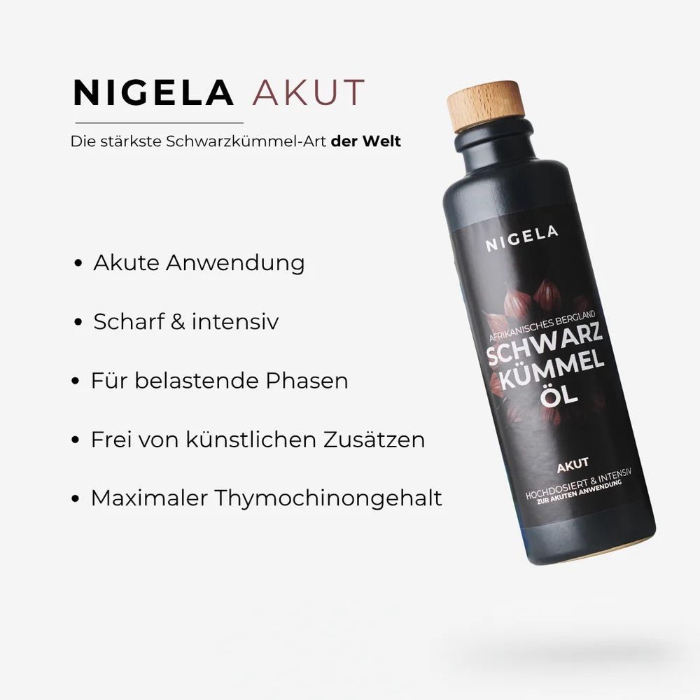 Schwarze Flasche Nigella AKUT Schwarzkümmelöl mit Holzverschluss, auf weißem Hintergrund mit Text.
