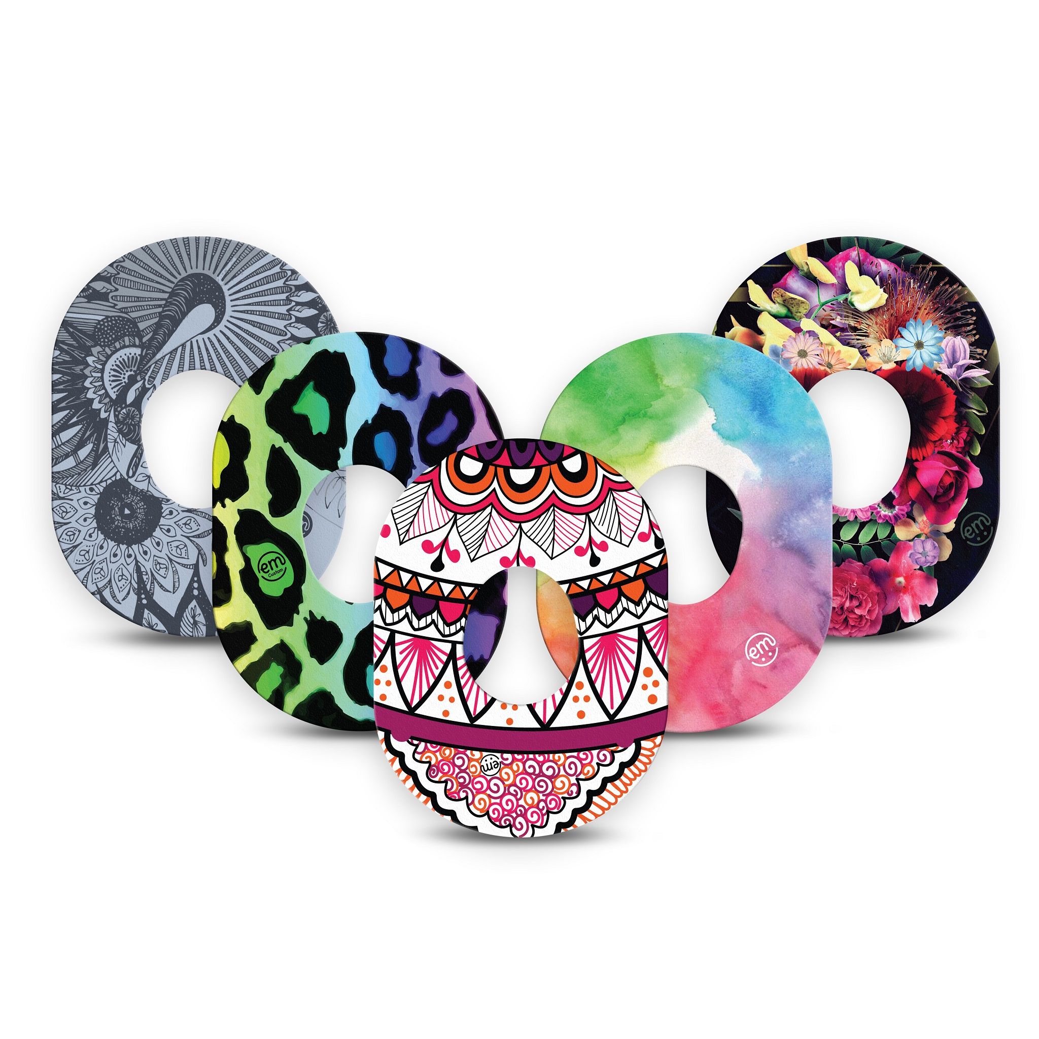 Fünf ovale Pflaster mit verschiedenen Mustern: Leopard, Blumen, Mandala, Aquarell und Ornament. Mit Loch in der Mitte.