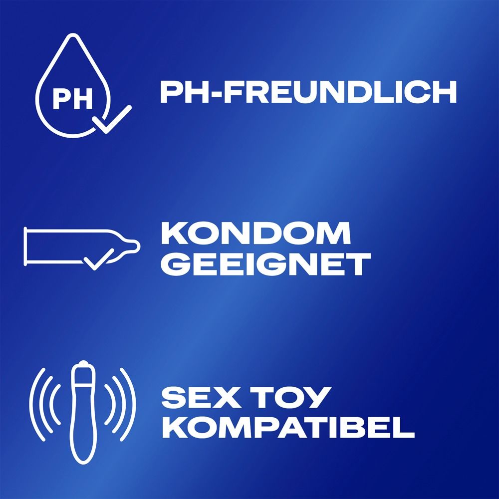 Hände halten eine Flasche Durex Play Feel Gleitgel.