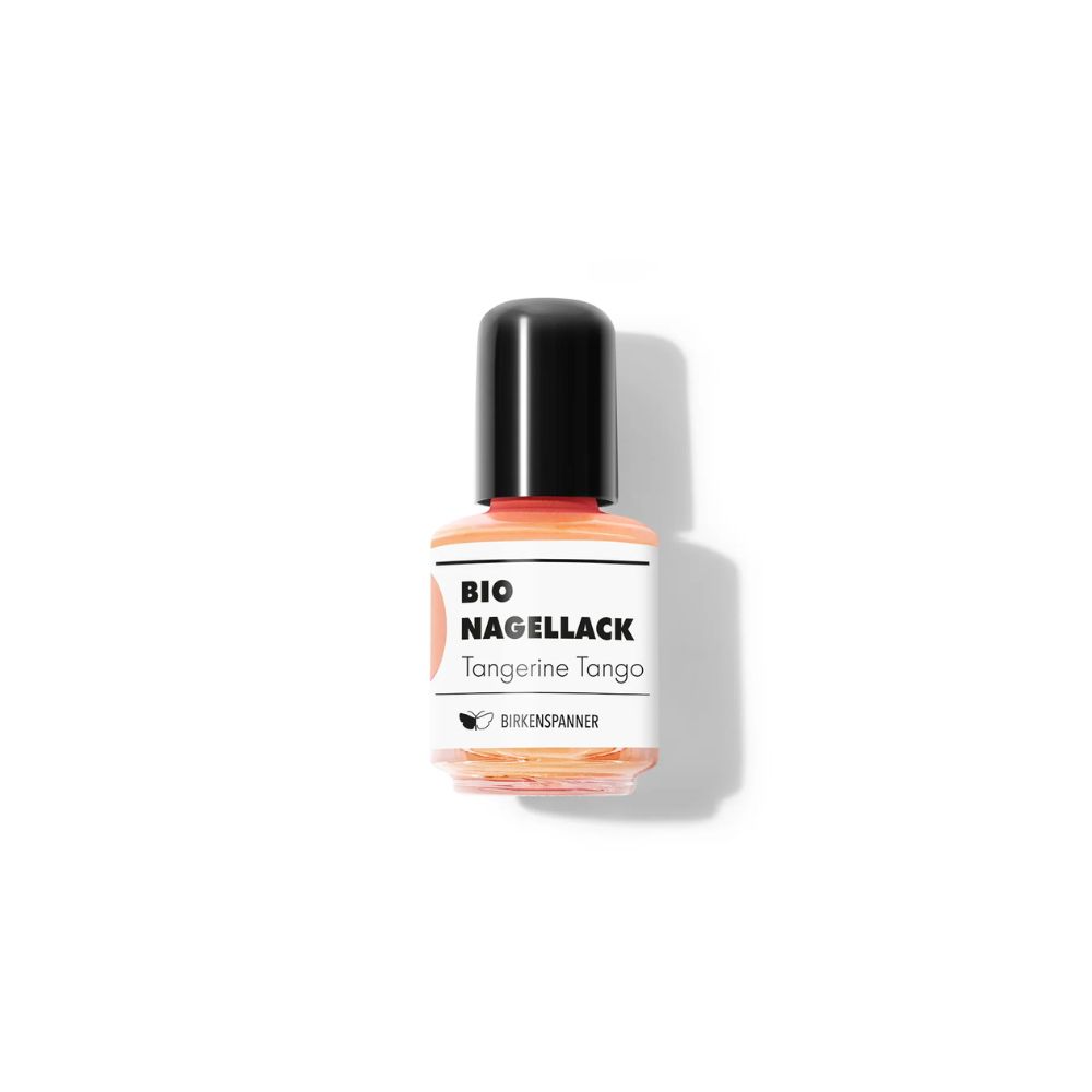 Nagellackflasche mit schwarzem Deckel. Auf dem Etikett steht BIO Nagellack Tangerine Tango und das Logo von Birkenspanner.