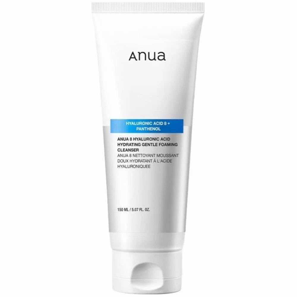 Weiße Tube mit blauem Streifen. Text: „Anua Hyaluronic Acid 8+ Panthenol“. Produkt im Detail.