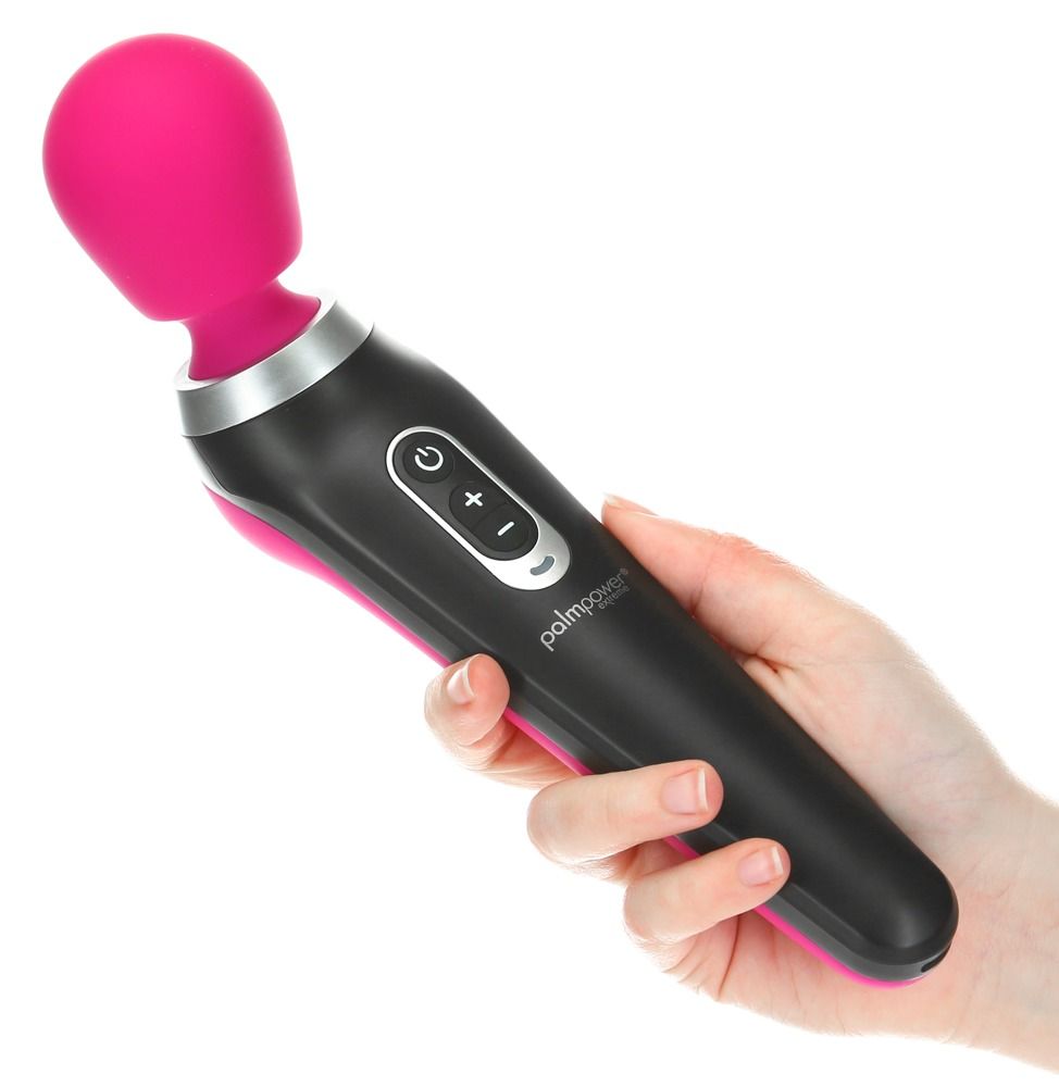 Schwarz-pinkfarbenes Massagegerät in Hand. Bedienfeld mit Tasten. "Palmpower"-Logo.