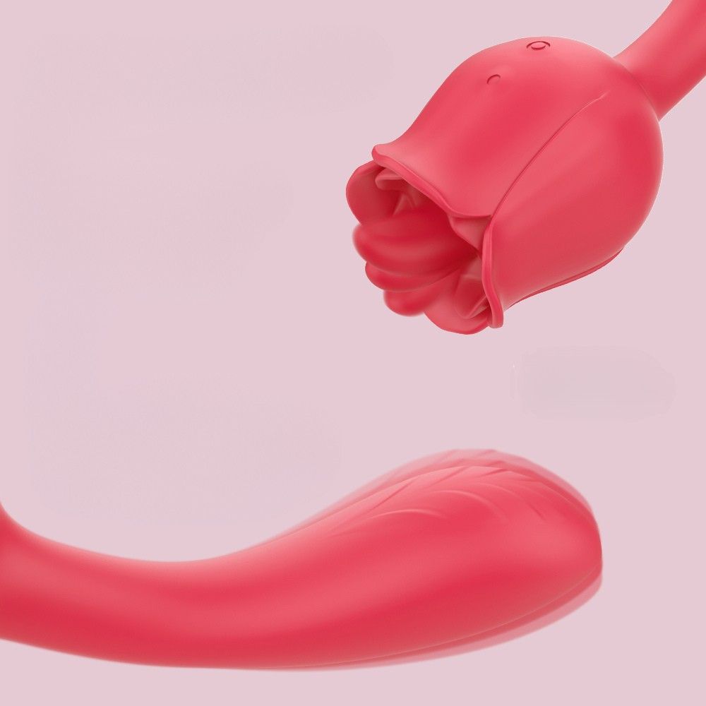 Roter Vibrator in Rosenform. Mit einem Stiel und einem blütenförmigen Kopf. Nahaufnahme der Spitze.