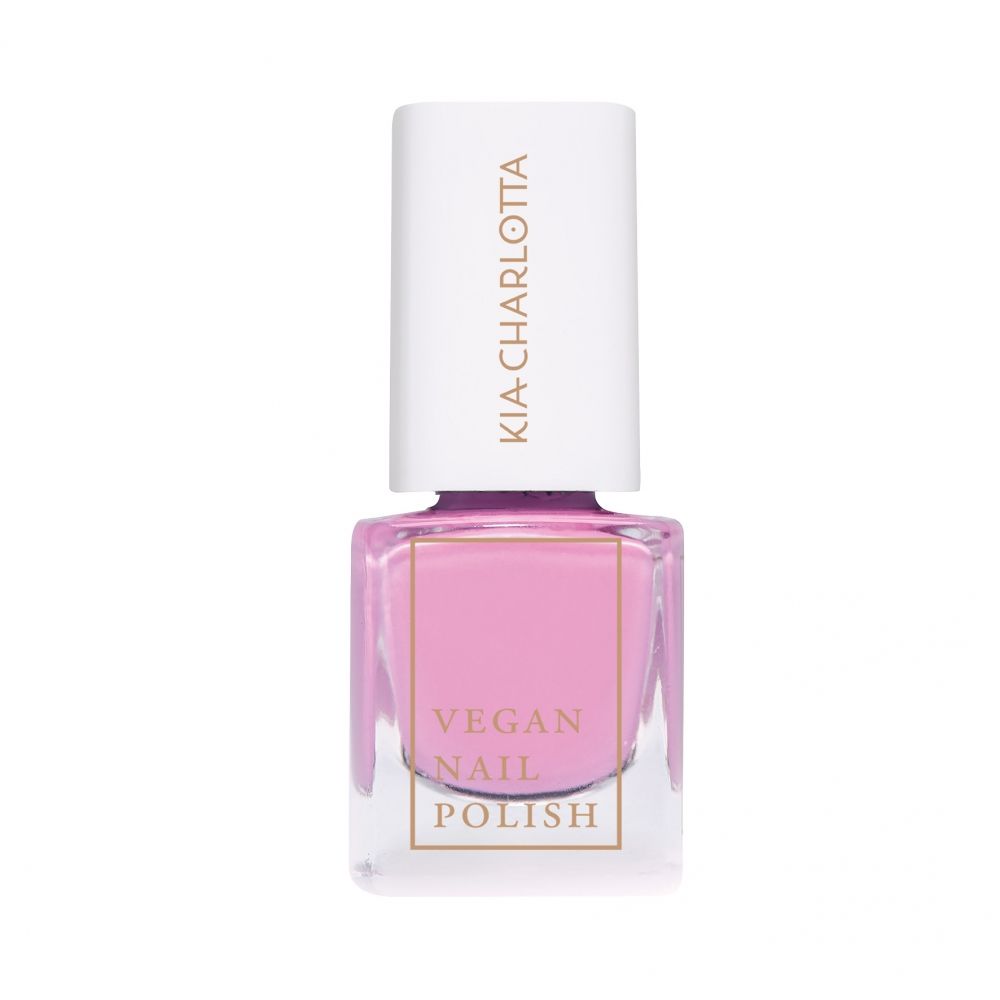 Nagellackflasche mit rosa Inhalt. Auf dem Deckel steht "KIA CHARLOTTA". Auf dem Flaschenetikett steht "VEGAN NAIL POLISH".