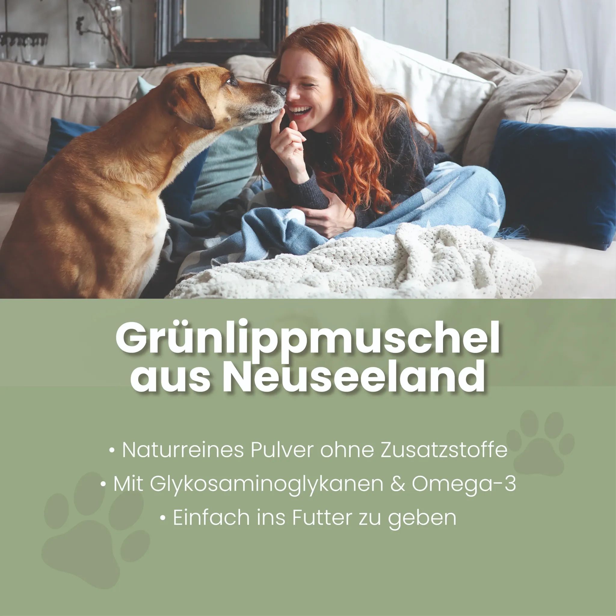 Frau lacht mit Hund auf Sofa, daneben Text über Grünlippmuschel-Pulver für Hunde.