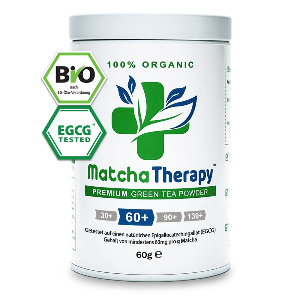 Weißes MatchaTherapy-Pulver-Behälter mit grünen Logos und Text. Enthält 60g. Bio- und EGCG-Zertifizierungen.