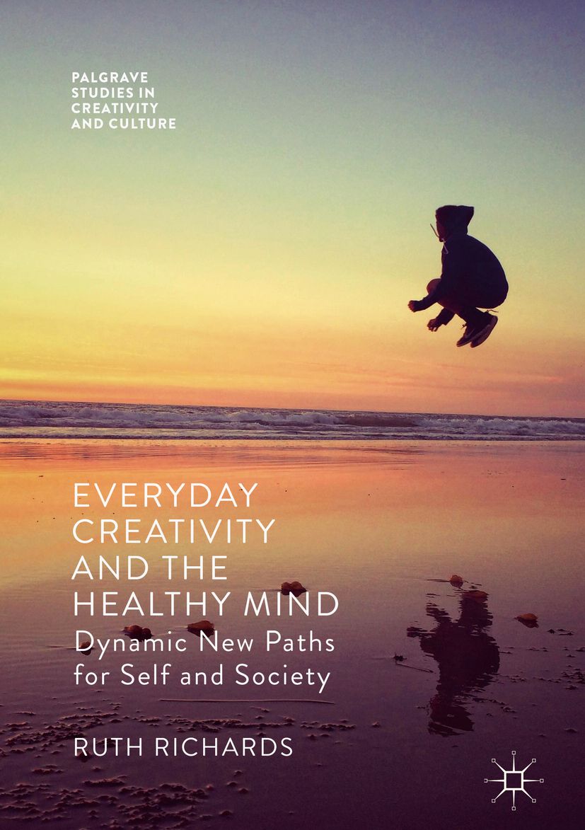 Buchcover mit Titel: Everyday Creativity and the Healthy Mind. Autorin: Ruth Richards. Im Hintergrund: Person springt am Strand.