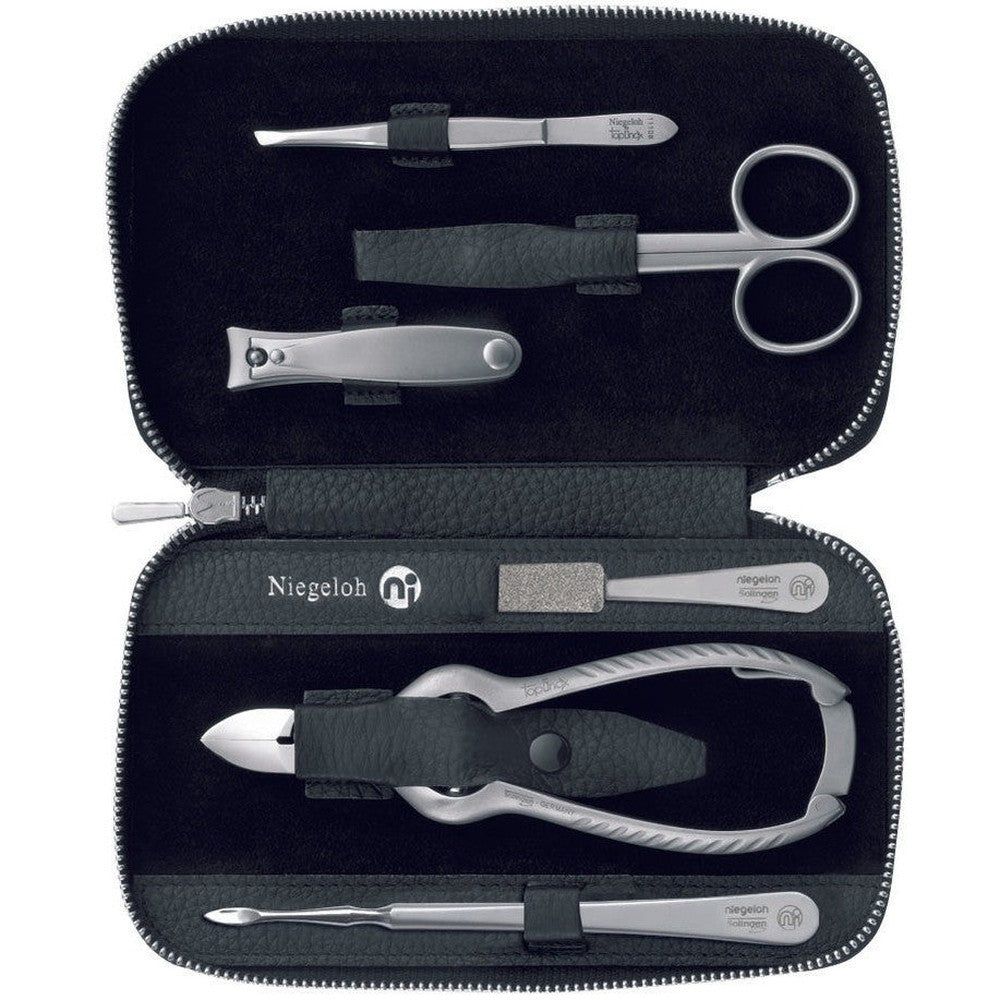 Schwarzes Etui mit Reißverschluss, gefüllt mit Maniküre-Werkzeugen. Enthält Nagelschere, Pinzette, Nagelfeile, Nagelknipser und mehr.