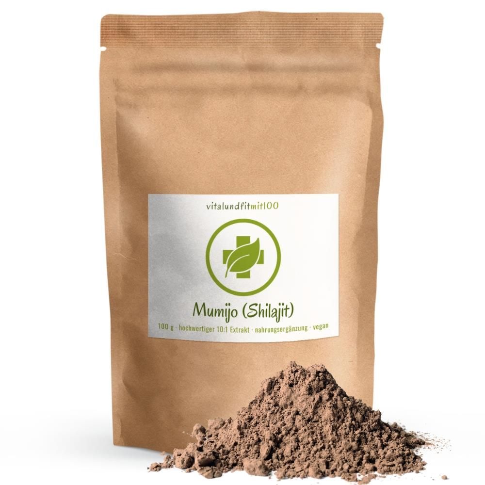 Beutel mit weißem Etikett und braunem Pulver daneben. Aufschrift: vitalundfitmit100, Mumijo (Shilajit) 10:1 Extrakt Pulver, vegan.
