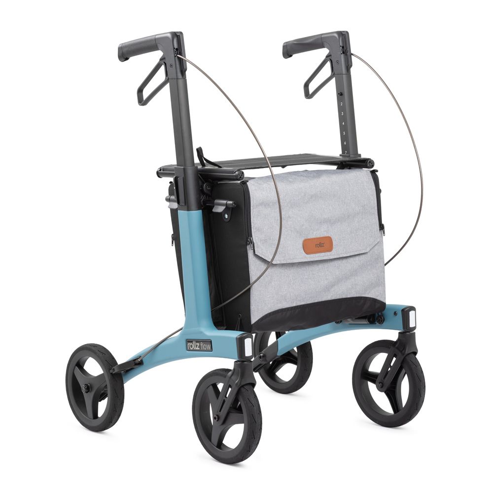 Blauer Rollator mit vier Rädern, Sitzfläche und grauer Tasche.
