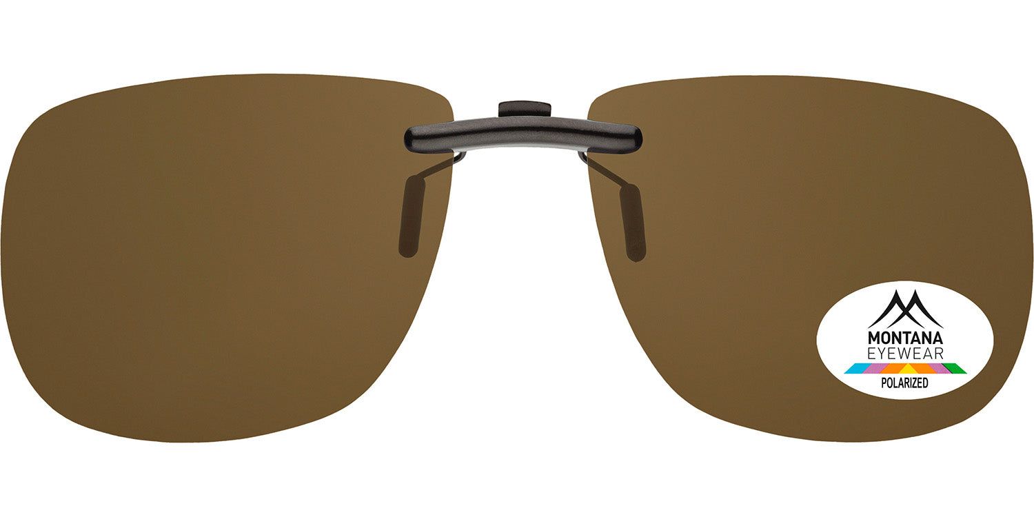 Clip-on-Sonnenbrille mit braunen Gläsern. Schwarzer Rahmen. Montana Eyewear Logo und Polarized-Aufkleber.