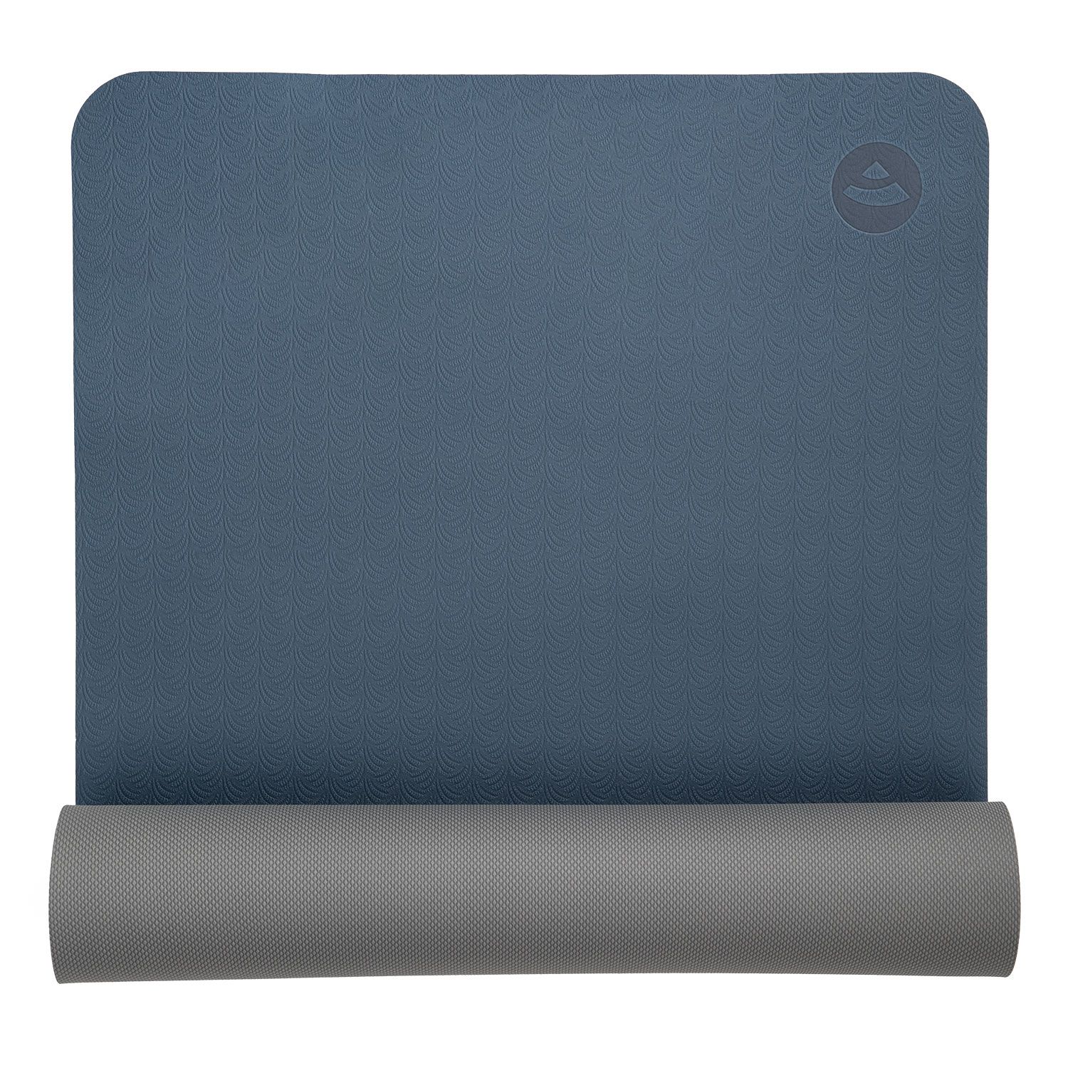 Yogamatte, teilweise abgerollt. Dunkelblau mit grauem Untergrund. Logo auf der Oberfläche.