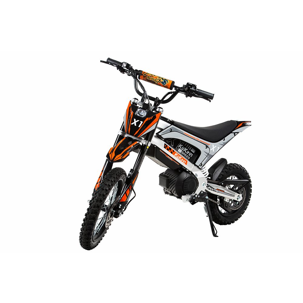 Elektrisches Offroad-Motorrad, schwarz-orange, mit X1-Logo. Sichtbare Reifen, Lenker und Sitz. Marke: KUKIRIN.