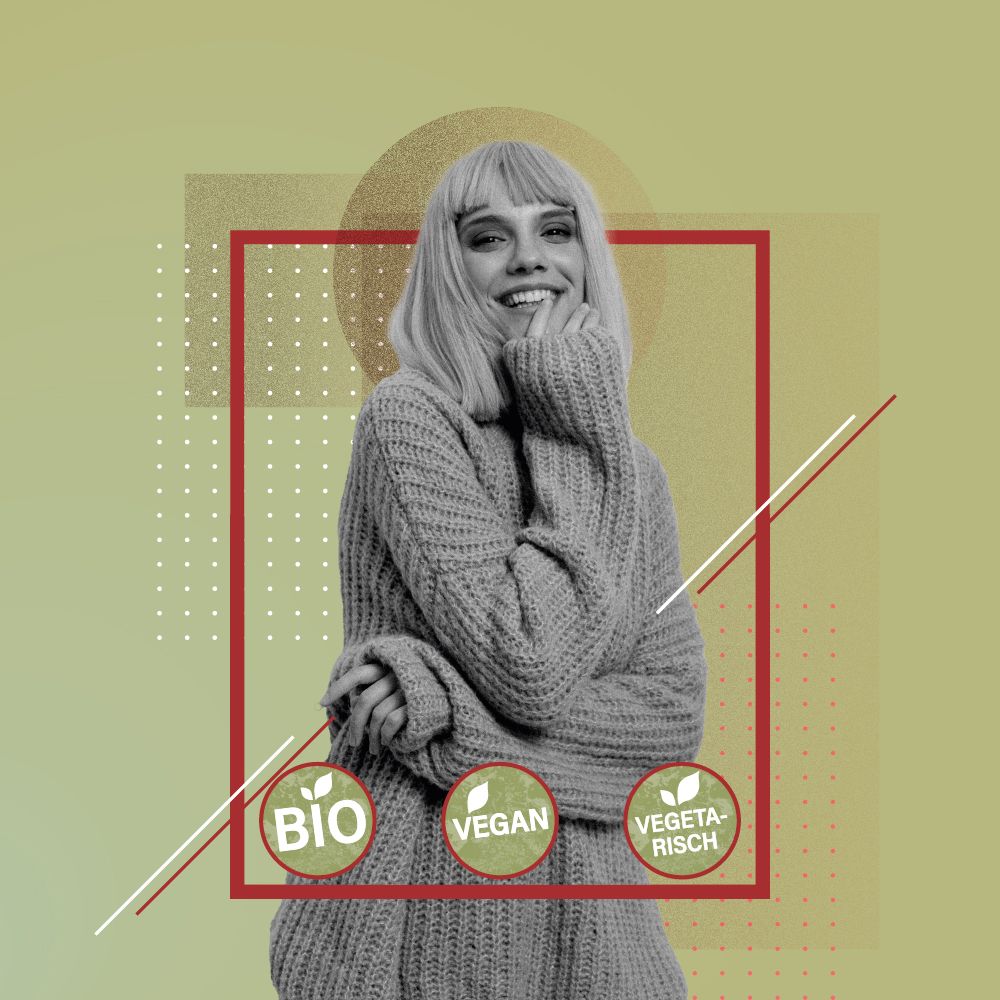 Eine Frau lächelt. Bio-, Vegan- und Vegetarisch-Siegel sind abgebildet.