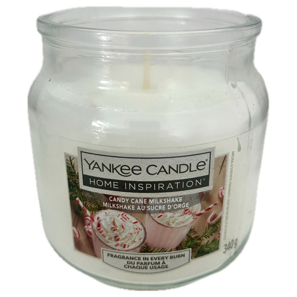 Yankee Candle Duftkerze Candy Cane Milkshake. Weißes Wachs in Glasbehälter. Etikett mit Produktname und Abbildung.