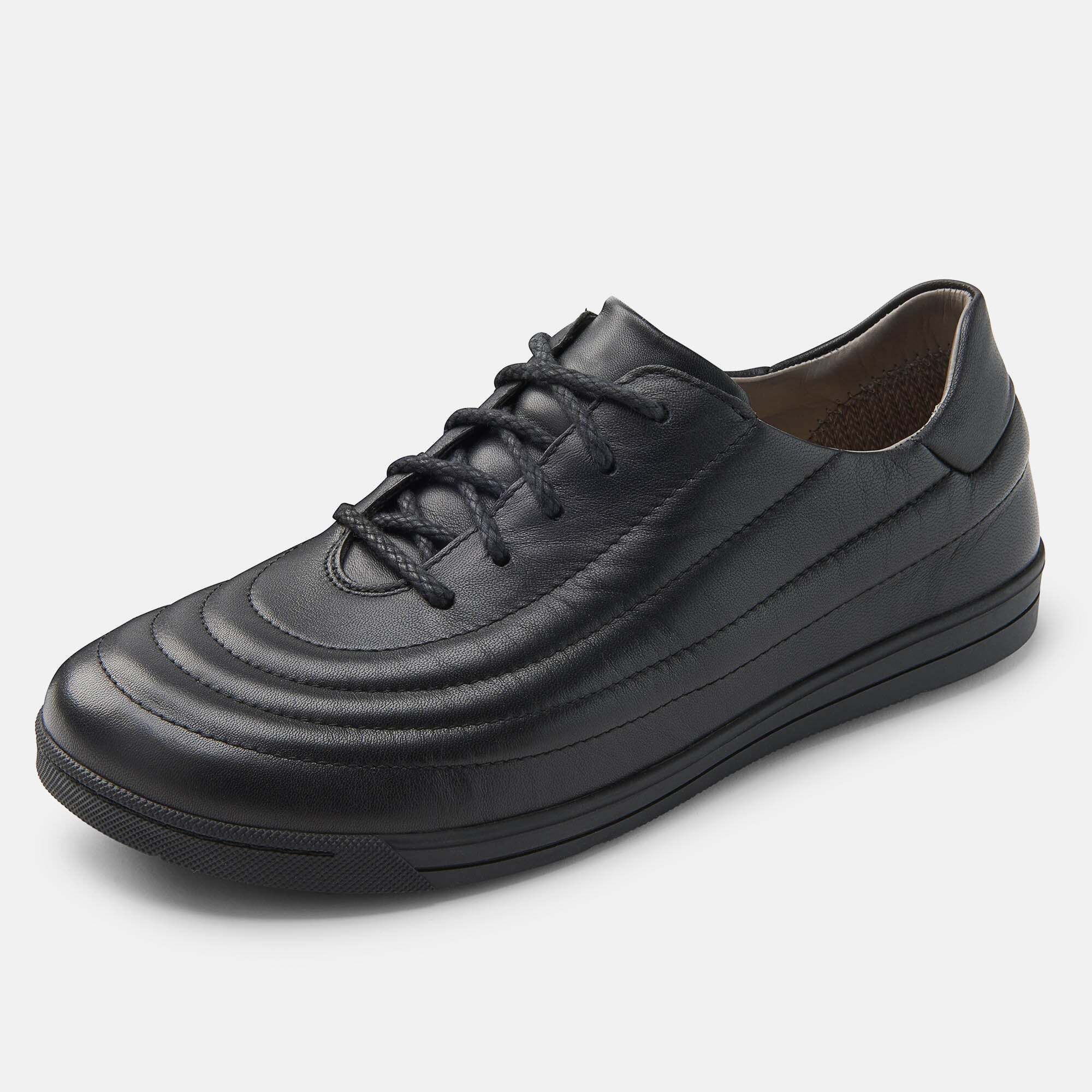 Schwarzer Leder-Schnürschuh für Damen, Seitenansicht, breite Passform.
