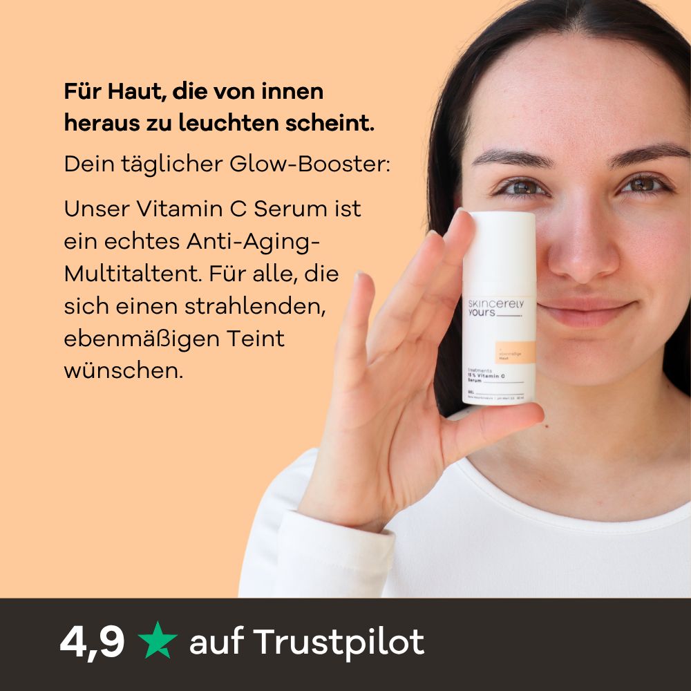 Frau hält Skincerely Yours 15% Vitamin C Serum Spender.