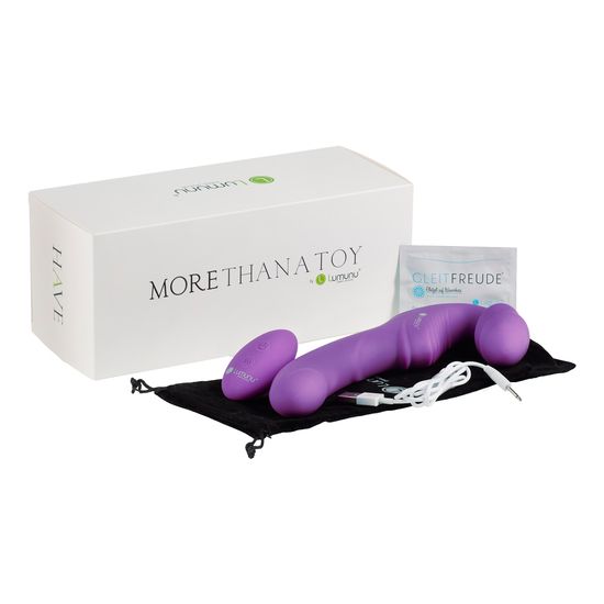 Produktverpackung mit Vibrator, Fernbedienung, Gleitmittel und Kabel. Auf der Verpackung steht "MORETHANA TOY".