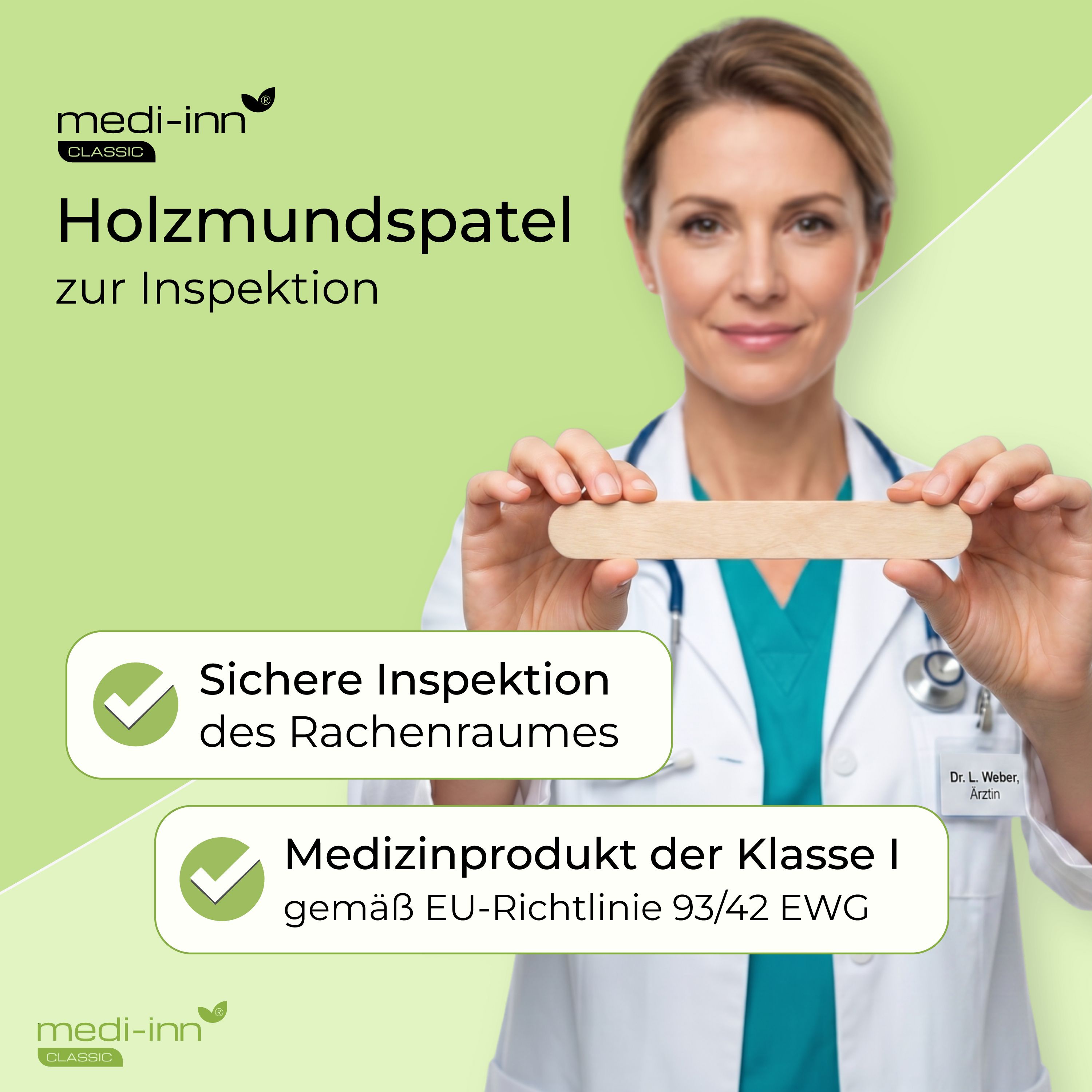 Ärztin hält einen Holzmundspatel zur Inspektion des Rachenraums.