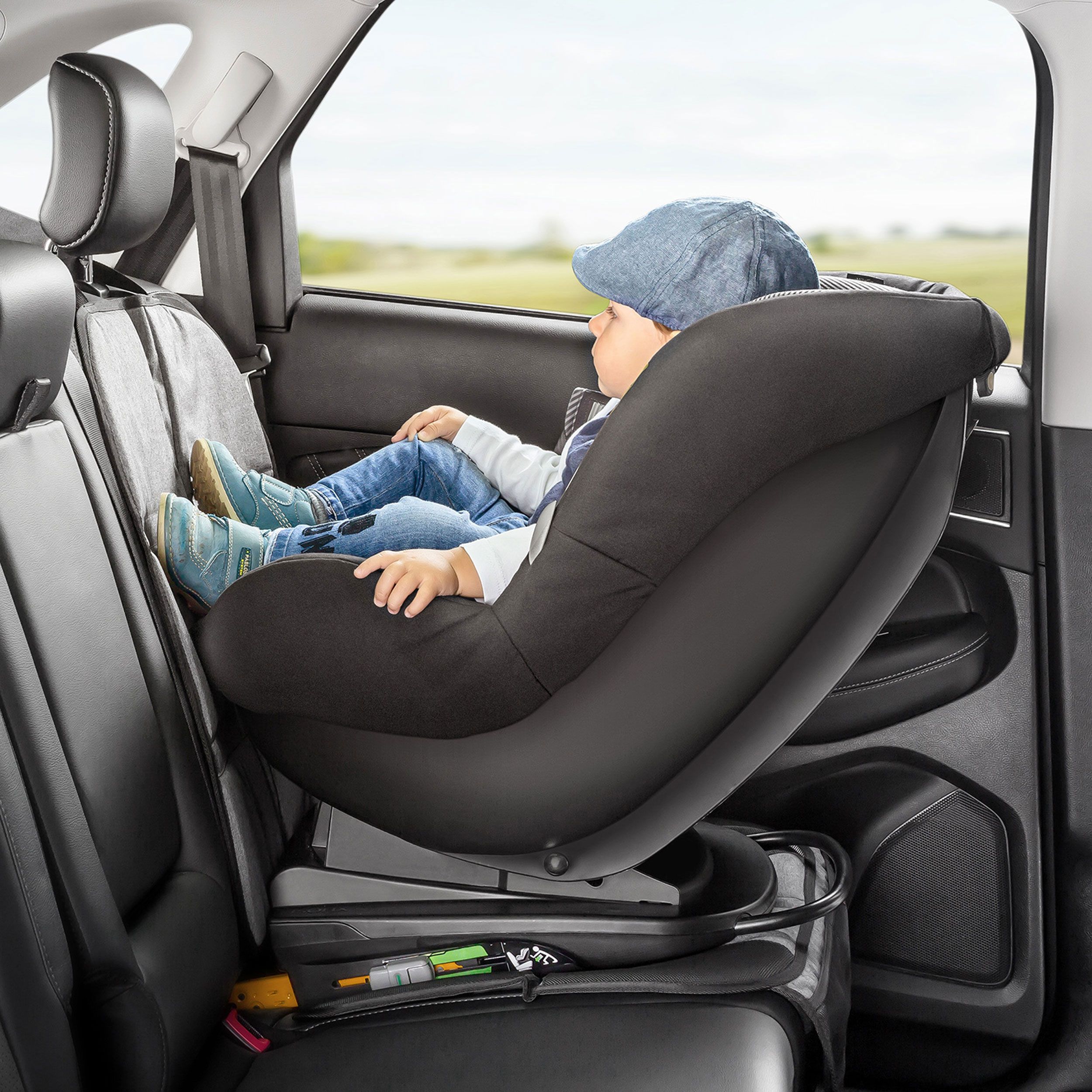 reer TravelKid MaxiProtect Autositz-Schutzunterlage für Kindersitz, mit Taschen