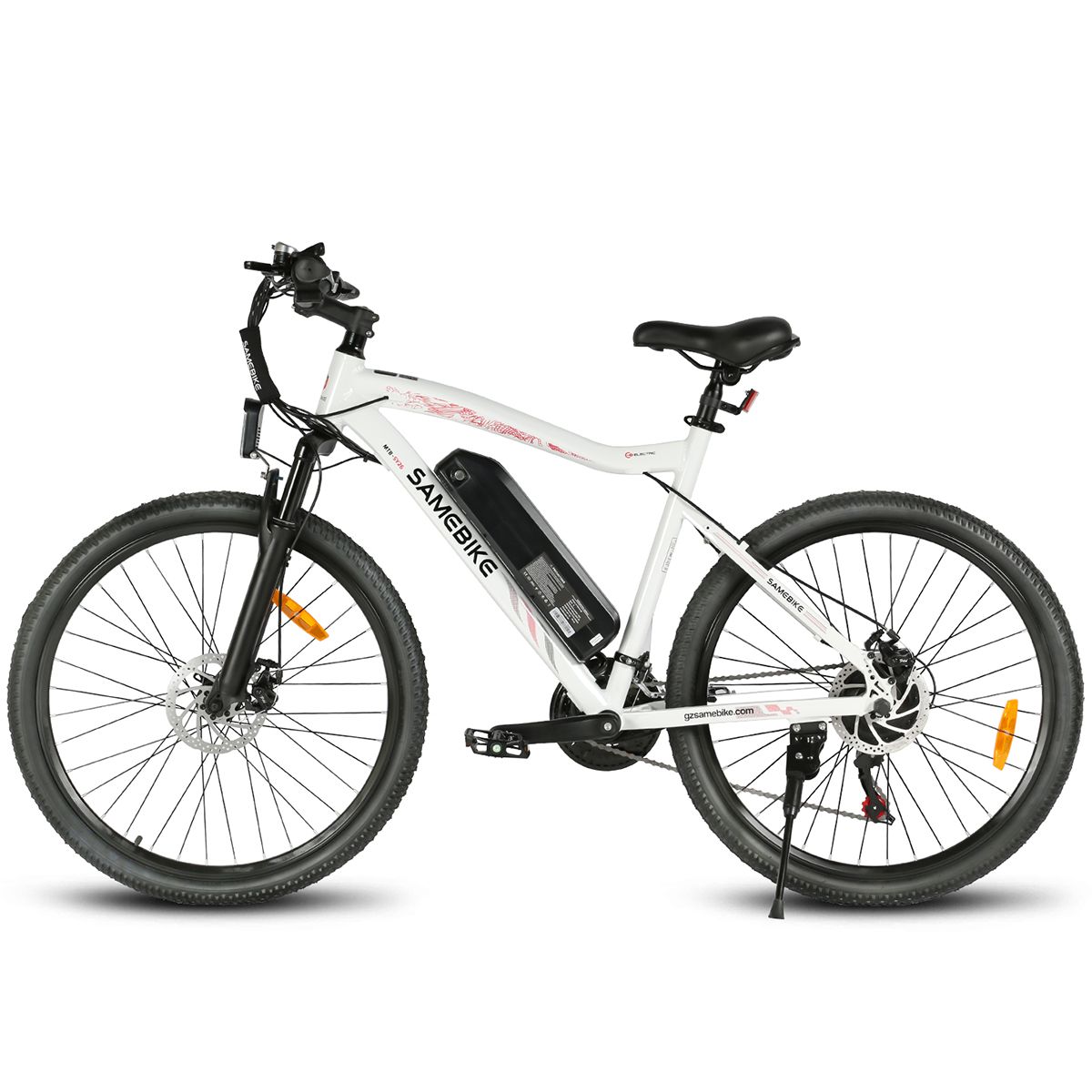 Weißes SAMEBIKE SY26-II E-Bike. Schwarze Reifen, Sattel und Details. Shimano 21-Gang-Schaltung. Akku am Rahmen.