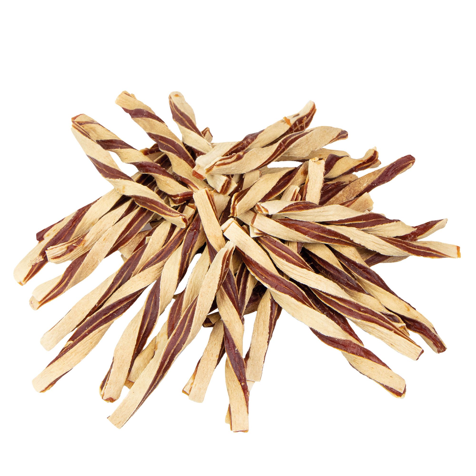 Gedrehte Hundesnacks, beige und braun. Viele Snacks bilden einen Haufen.