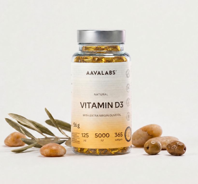 Flasche Aavalabs Vitamin D3 Softgels mit Olivenzweig und Steinen.