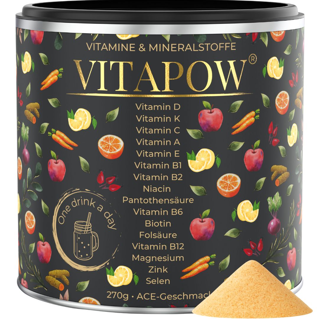 Vitapow Dose mit Zutaten und Vitaminen. Text: Vitamine & Mineralstoffe, 270g, ACE-Geschmack. Pulver daneben.