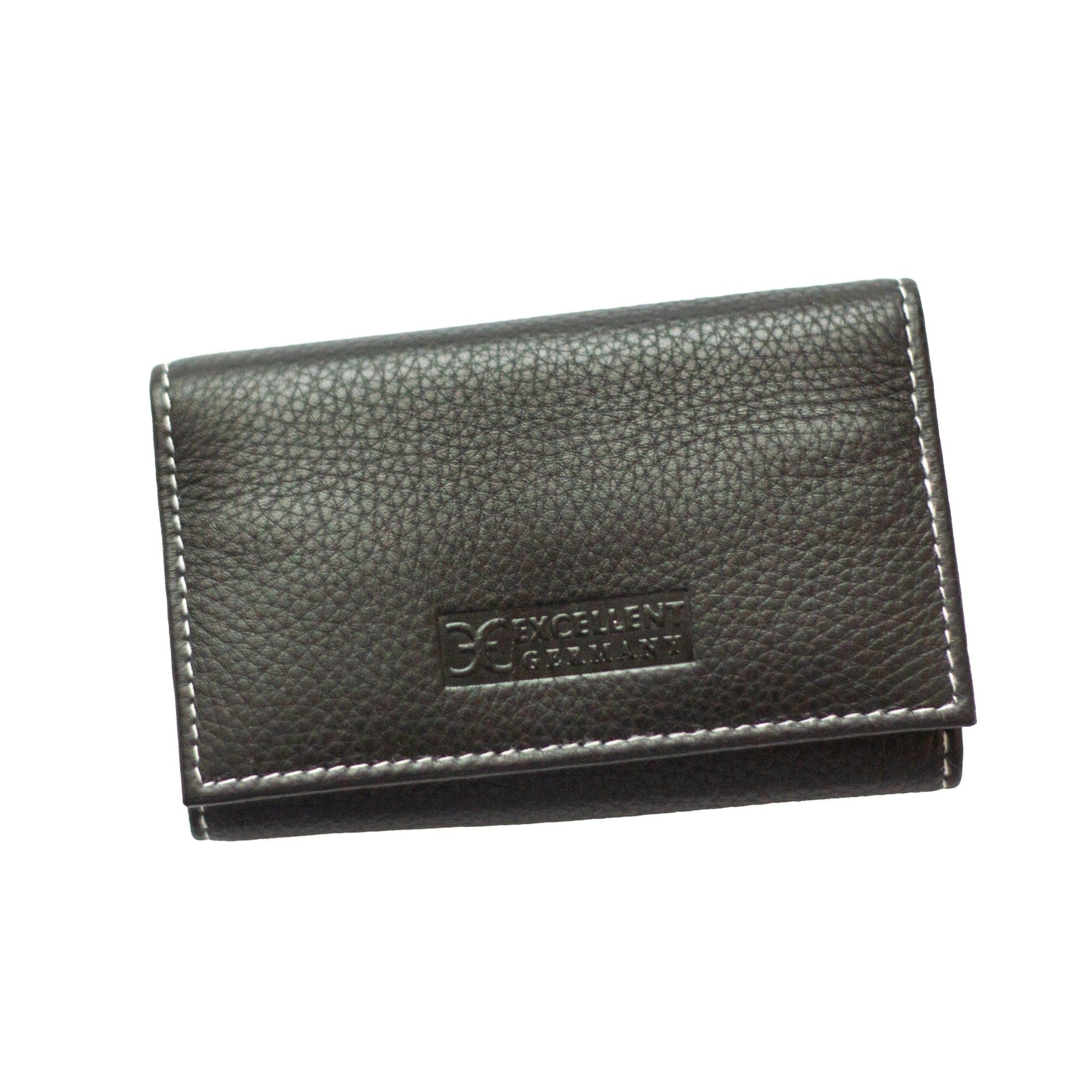 Geschlossenes schwarzes Etui mit weißer Naht. Marke: Excellent Germany.