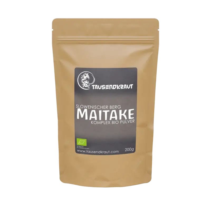 Braune Tüte mit schwarzem Etikett. Text: Tausendkraut Logo, Maitake Komplex BIO Pulver, 200g, Bio-Siegel.